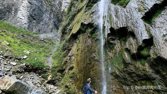 Xiangxi Cliffside Road