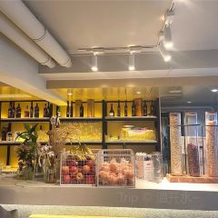 June六月荷(红枫苑店) User Photo