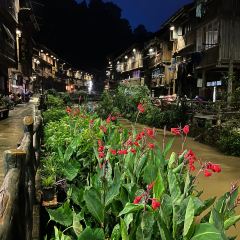 肇兴侗寨兰草昕·小桥流水书香璀璨酒店·开放自助餐厅 User Photo