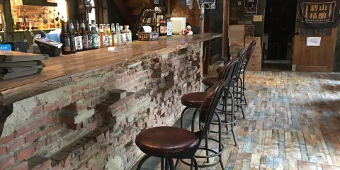 狗窩酒吧
