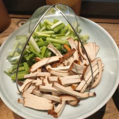 帅巴人舅母子腊蹄民俗村 User Photo