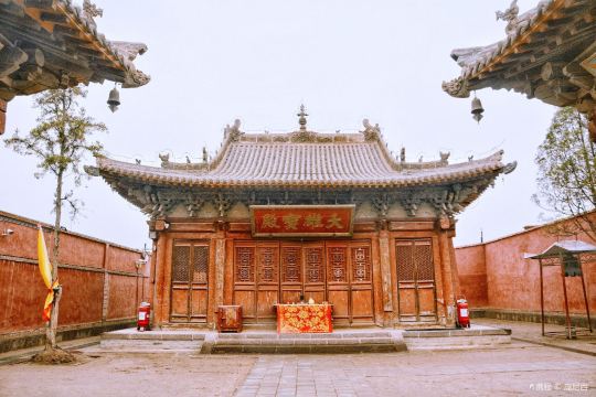 Hongchenggan'en Temple