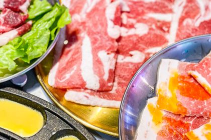 打卡探店炭燒烤肉•烤肉簽到店