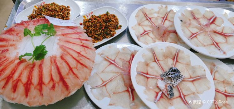 红翻天美食城