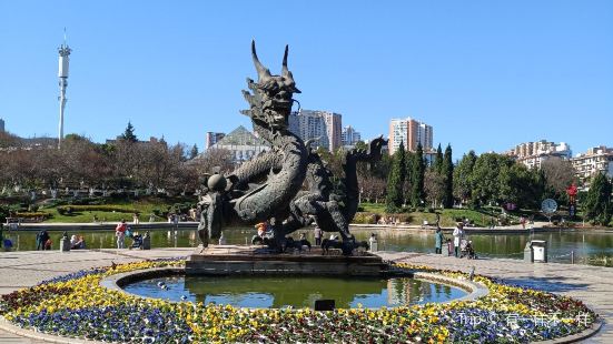 曲靖这个地方非常适合居住，夏天也不是很热。市内有很多公园，景