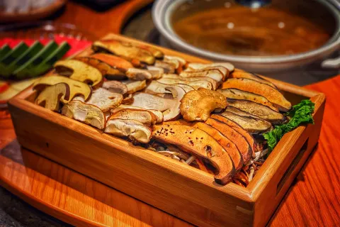 JUNCAI WILD MUSHROOM HOT POT