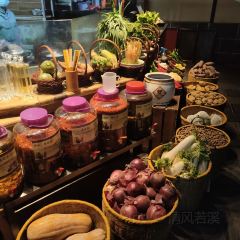 帅巴人舅母子腊蹄民俗村 User Photo