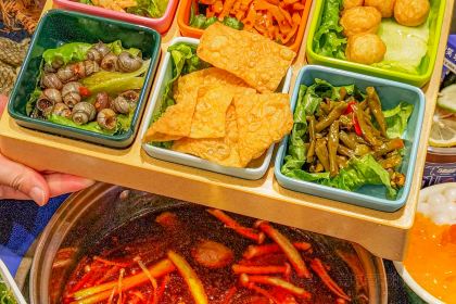 马路边边(东二环泰禾店)