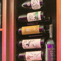 Moo Moo The Wine Bar + Grill User Photo