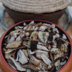 且留下野生菌古铜锅鱼私厨 User Photo