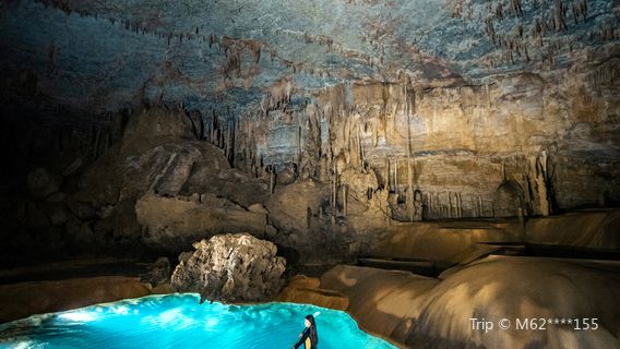 Qingzhen Shilong Cave