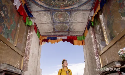 Tibetan Costume Experiences in Lassa
