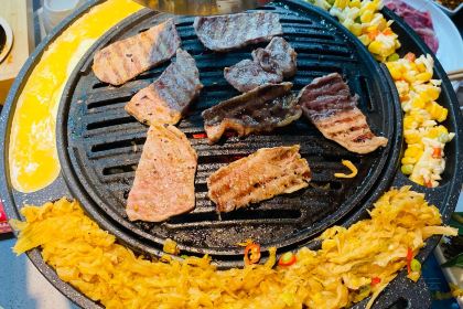 雷百万的烤肉店·东北特色烤肉(夹河街店)