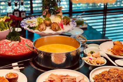 鲤酒翡萃·港式海鲜火锅