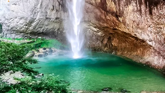 玩水避暑