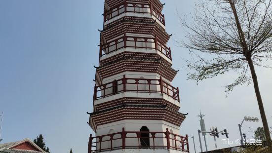 元魁塔始建于明天启三年（1623年），是一座古塔，位于肇庆市