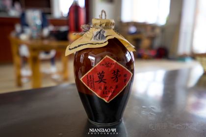 粘豆包柴火铁锅炖