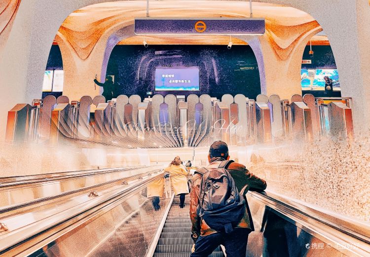 Take Shanghai Metro