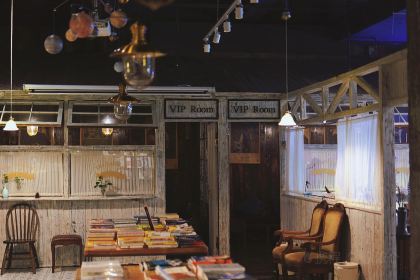 阁楼咖啡书吧茶餐厅