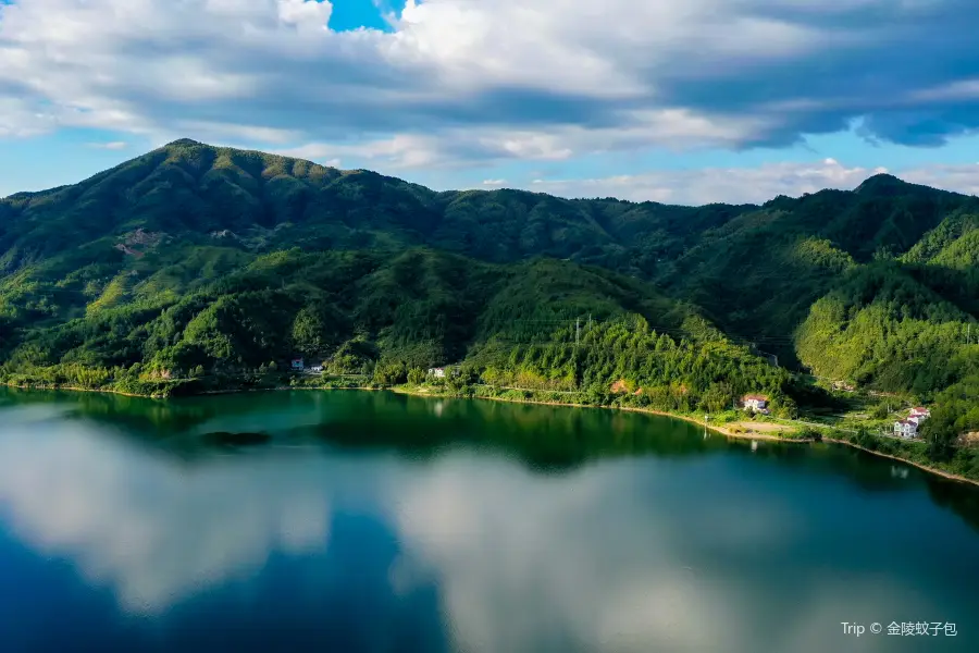 Fengze Lake