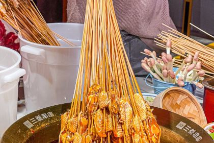 九街三叁街头鸡脚筋串串(九街店)