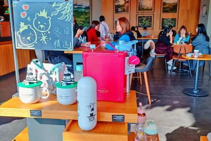 星巴克(泉州南安中骏世界城分店)