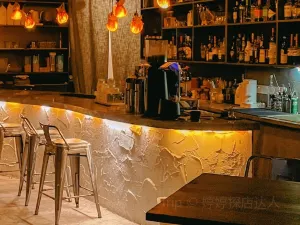 Water.Cocktail & Whisky