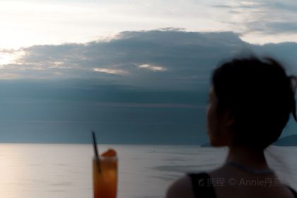 Horizons Sky Bar & Cigar Lounge