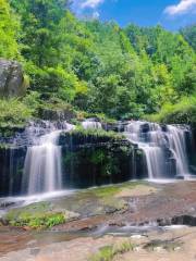 Baigongyan Waterfall