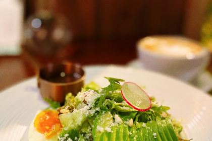 半两·咖啡书店·浮生是杯酒