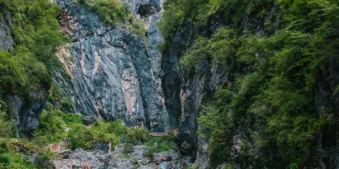 業日村