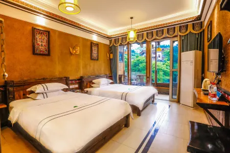 Hua Qianshu Inn (Furong Town Da Waterfall Branch)