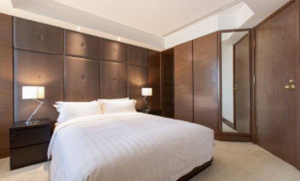 Jingguang Center Apartment Hotel