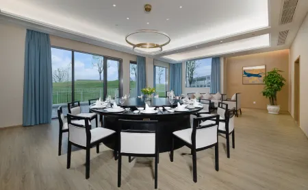 Jiande Aviation Town Maison New Century Resort Hotel Отели рядом с достопримечательностью «Xin'anjiang Hydropower Station»