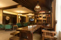 Rouhau White House Hotel