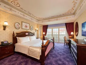 Hong Kong Disneyland Hotel