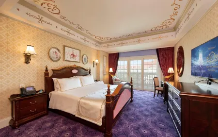 Hong Kong Disneyland Hotel