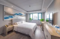 Zhongzhou International Hotel (Luohe Bell Tower Plaza)