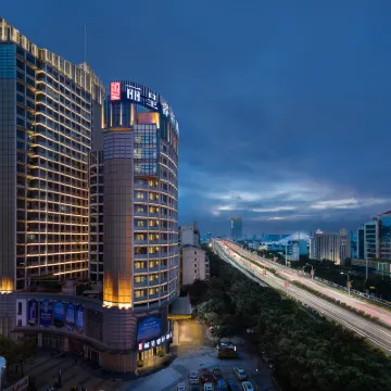 麗呈睿軒酒店(南寧會展中心店) 鄰近李明瑞,韋拔羣烈士陳列館的酒店