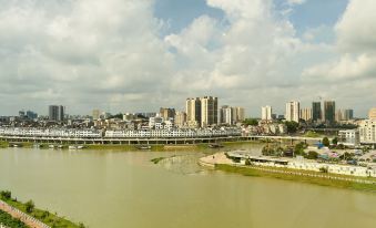 Paco Hotel (Huazhou Shifu Square)