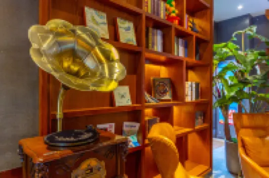 Lanzhou Junhe Hotel (Xiguan Metro Station)