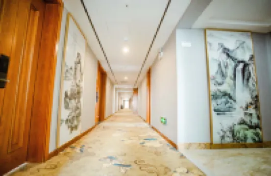 Yuanhong Hotel (Guiyang North Railway Station)