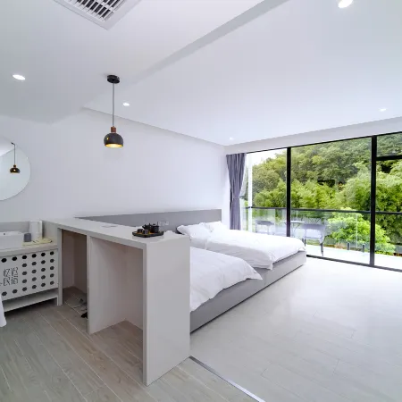 E CHI HOMESTAY