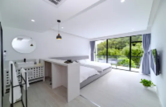 E CHI HOMESTAY