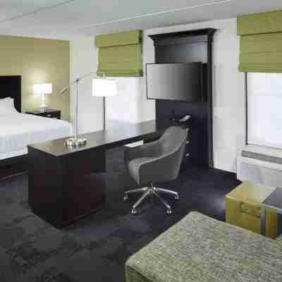 Hampton Inn & Suites Gainesville-Downtown Rooms