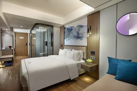 Jinglai Hotel Zhenxuan (Shanghai Changshou Road Metro Station)