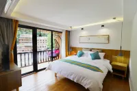 Fenghuang Shanjianxishui Courtyard Inn - Inns