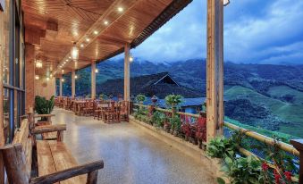 Longsheng Longji Muchen Mountain House (Longji Jinkeng Observation Deck)