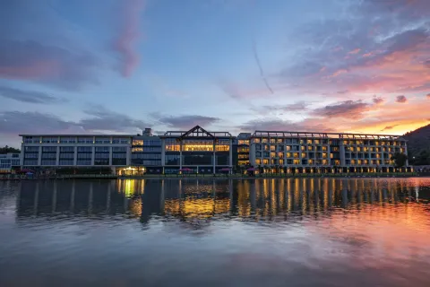 Nanjing Ziqing Lake Hot Spring Resort (Wildlife World)