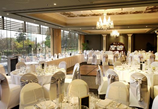 2. 스탬포드 플라자..